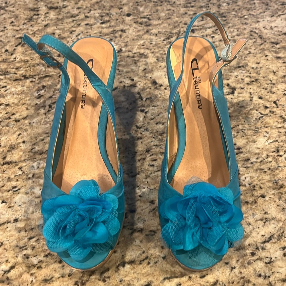 Turquoise flower peep toe wedges